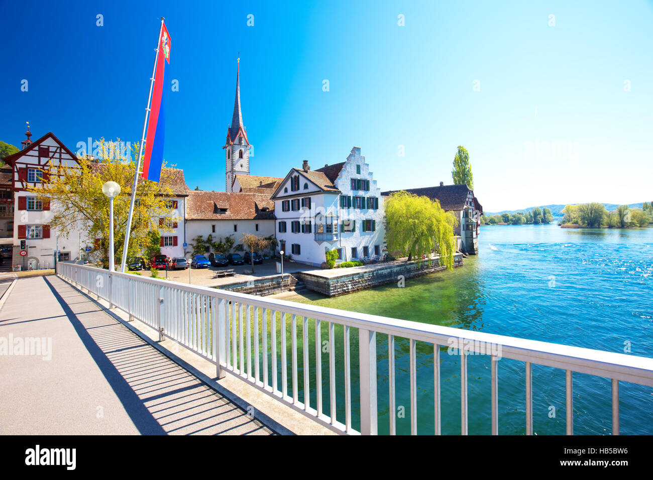 Centro storico di Stein am Rhein village con coloratissime case vecchie, cantone di Sciaffusa, Svizzera. Foto Stock