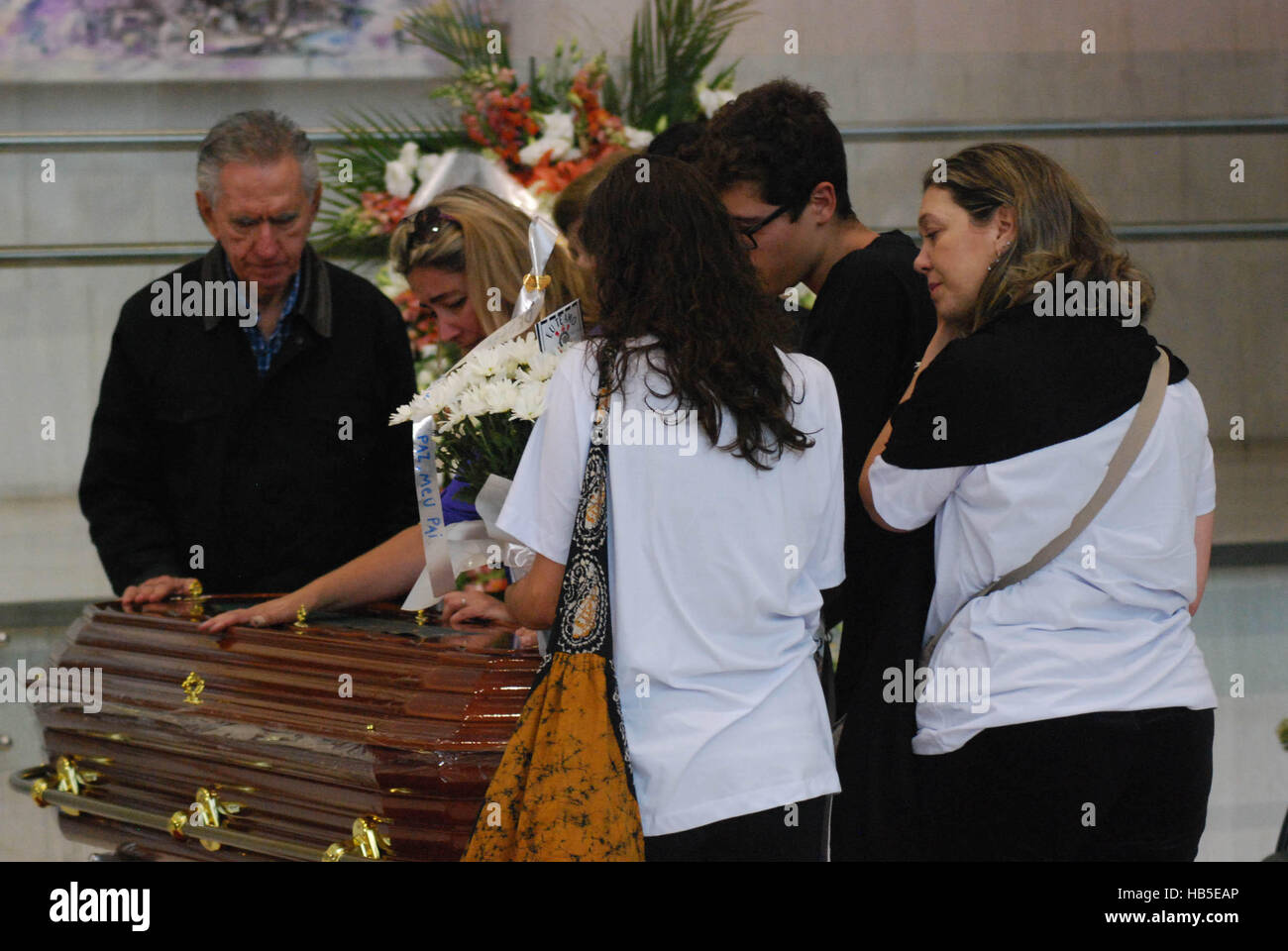 Il Brasile. 07 mar 2006. Una veglia per i corpi di Fox Sports giornalisti, Lilácio Pereira Junior e Devair Paschoalan presso l Assemblea Legislativa dello Stato di São Paulo (SP), questo sabato. Morì in un incidente aereo. © Adeleke Anthony Fote/Pacific Press/Alamy Live News Foto Stock