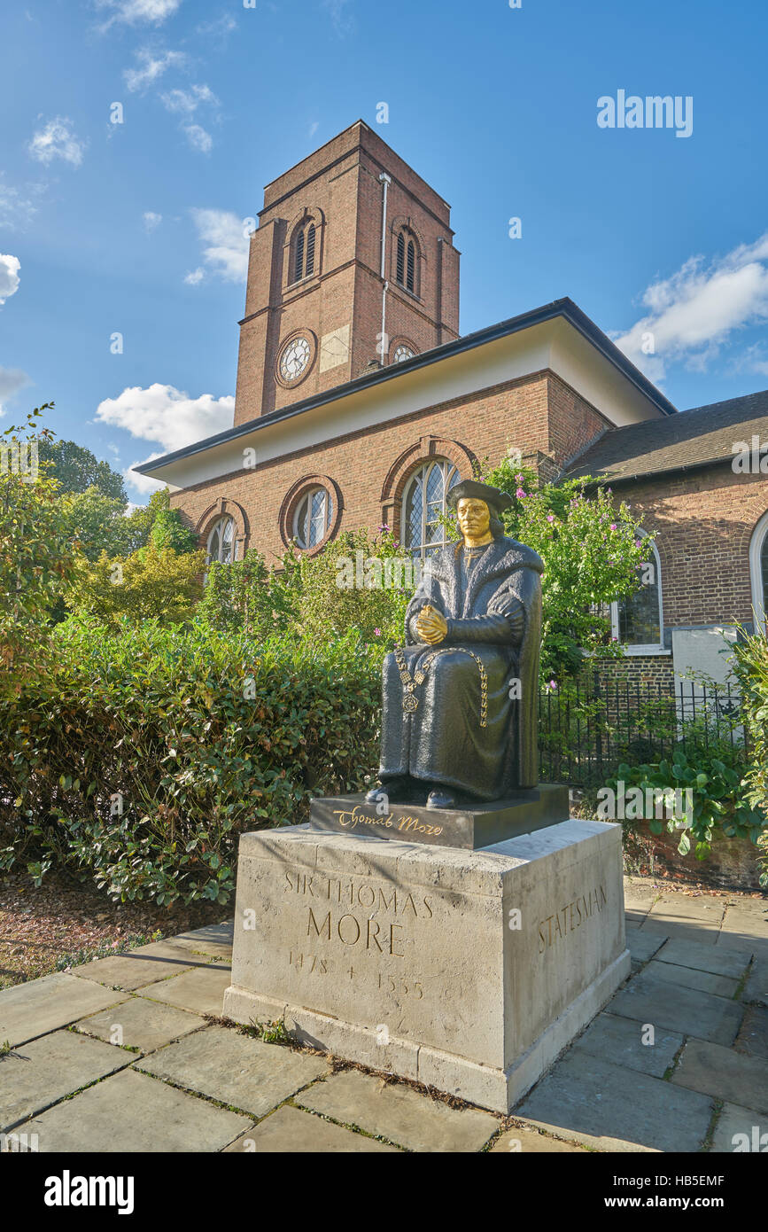 Statua di Thomas More, Chelsea. Chelsea vecchia chiesa Foto Stock