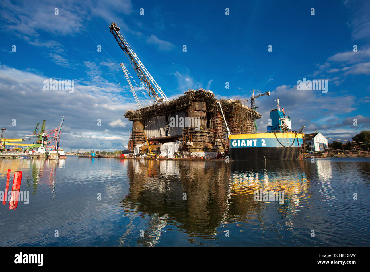 Docking oil rig presso il Cantiere di Danzica in costruzione Foto Stock