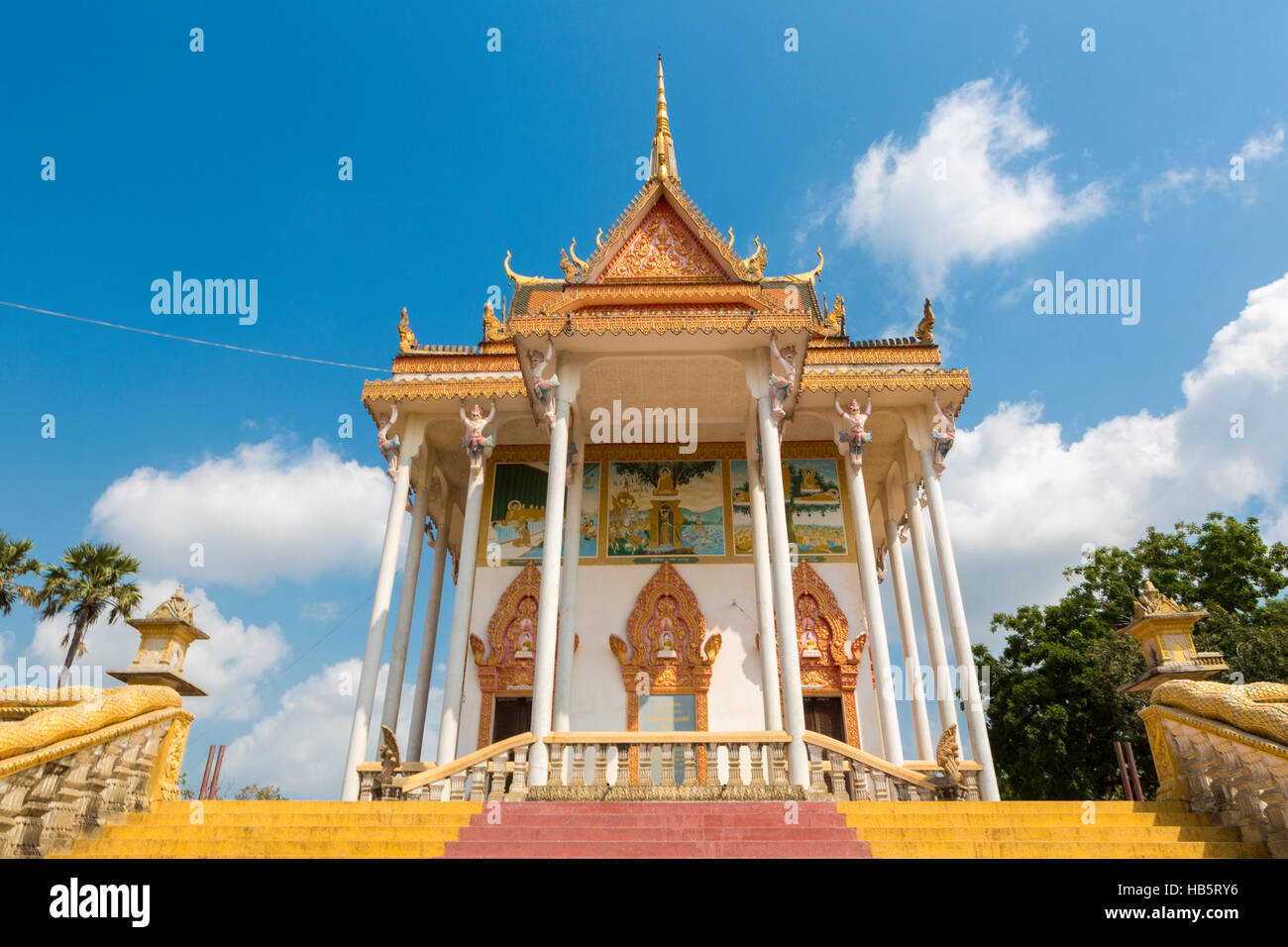 Tempio Khmer dal monastero vicino a Phnom Penh. Architettura Khmer. Foto Stock