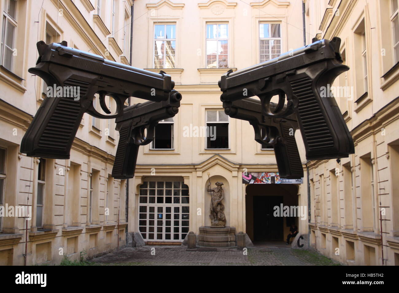 Praga, pistole da David Cerny Foto Stock