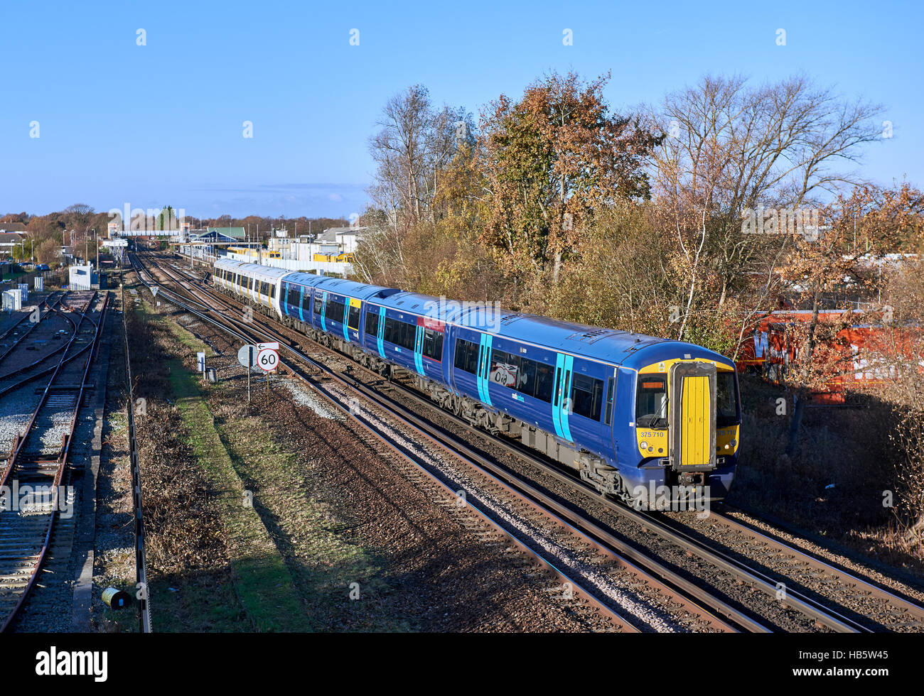 375710 capi fuori del Paddock Wood formando 2W26 0856 Dover Priory di Londra Charing Cross SouthEastern service il 3 dicembre 2016. Foto Stock