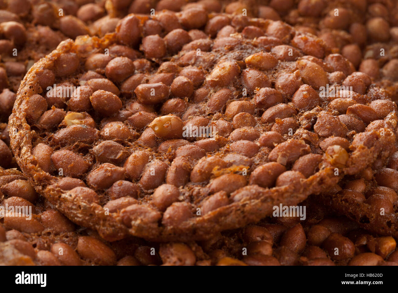 Rempeyek indonesiano, fritte cracker di arachidi frame completo Foto Stock