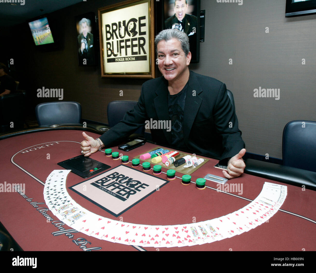 UFC annunciatore Bruce Buffer, all'apertura del Bruce Buffer Poker Room dell'Hotel Luxor il 2 luglio 2010, a Las Vegas, Nevada. Foto di Francesco Specker Foto Stock