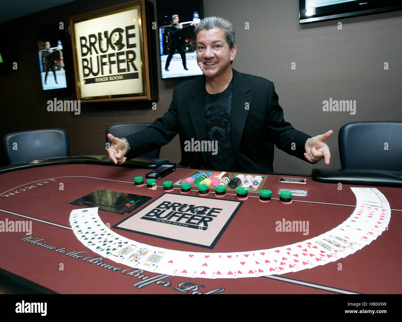 UFC annunciatore Bruce Buffer, all'apertura del Bruce Buffer Poker Room dell'Hotel Luxor il 2 luglio 2010, a Las Vegas, Nevada. Foto di Francesco Specker Foto Stock