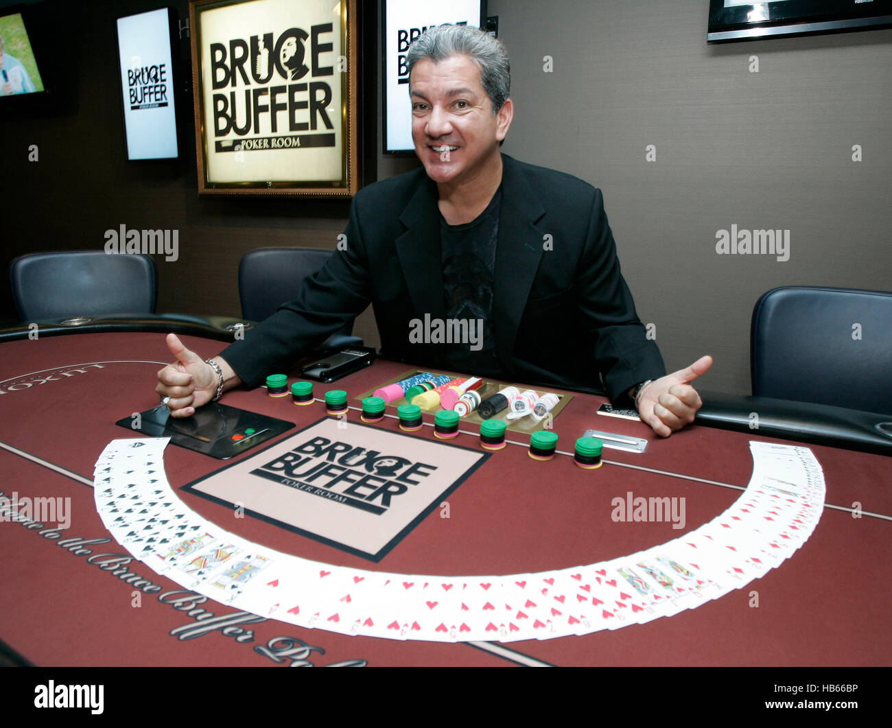 UFC annunciatore Bruce Buffer, all'apertura del Bruce Buffer Poker Room dell'Hotel Luxor il 2 luglio 2010, a Las Vegas, Nevada. Foto di Francesco Specker Foto Stock