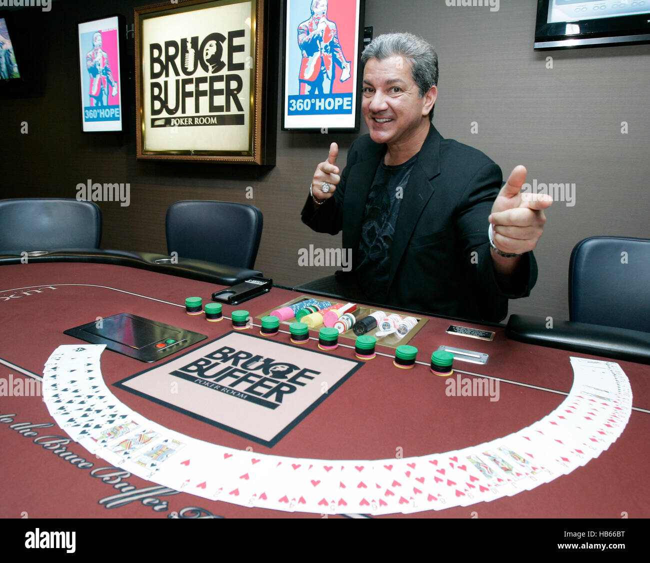 UFC annunciatore Bruce Buffer, all'apertura del Bruce Buffer Poker Room dell'Hotel Luxor il 2 luglio 2010, a Las Vegas, Nevada. Foto di Francesco Specker Foto Stock