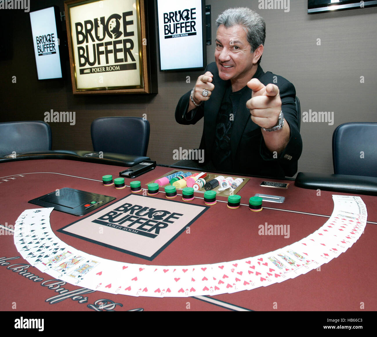 UFC annunciatore Bruce Buffer, all'apertura del Bruce Buffer Poker Room dell'Hotel Luxor il 2 luglio 2010, a Las Vegas, Nevada. Foto di Francesco Specker Foto Stock