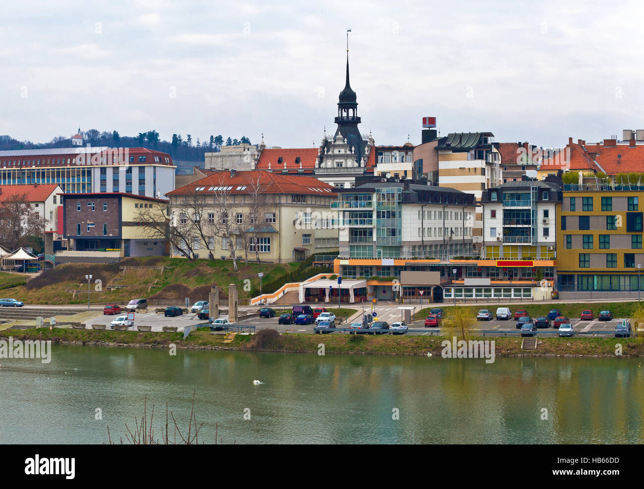 Città di Maribor sulla costa della Drava Foto Stock