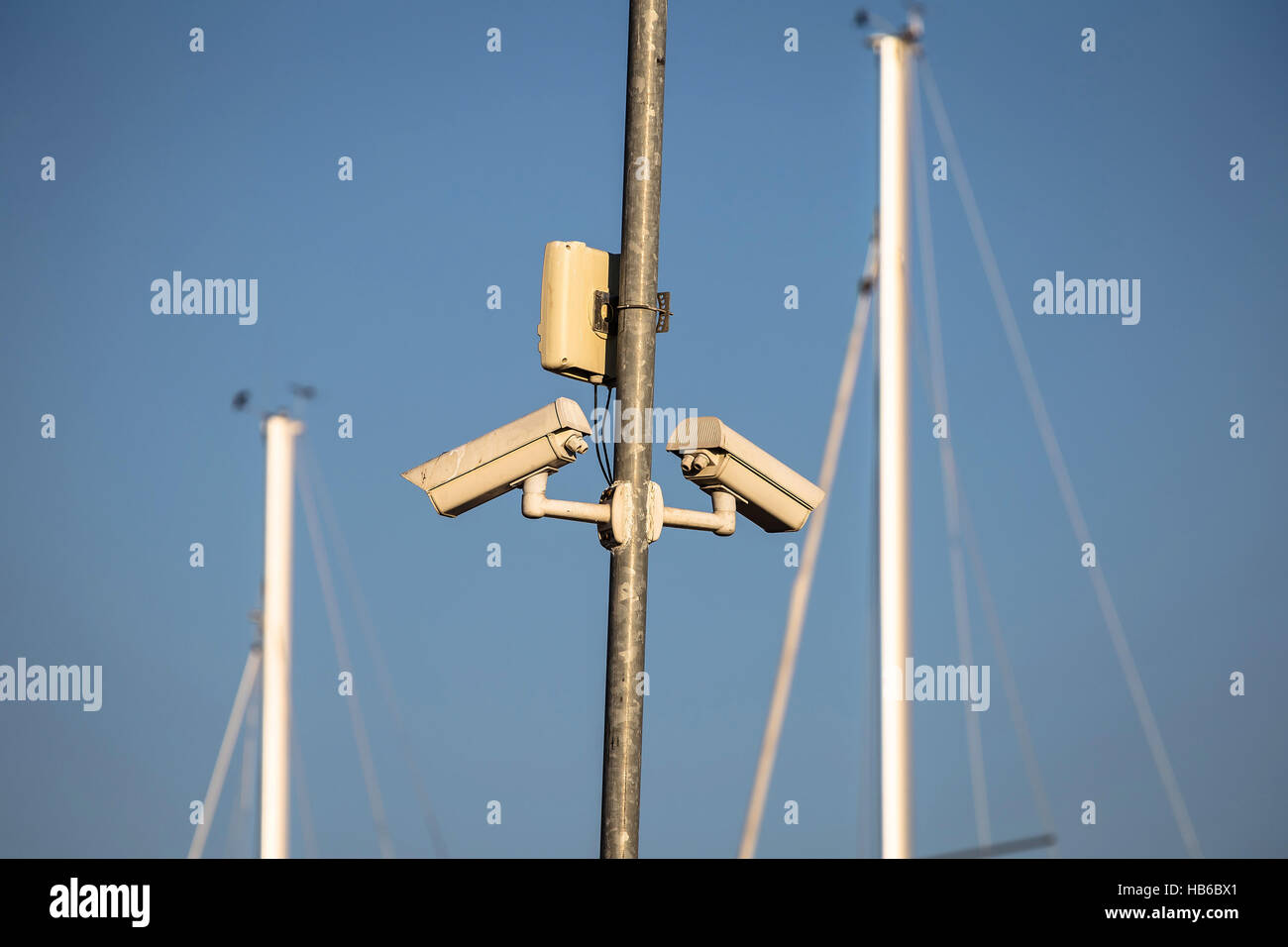 Le telecamere di sicurezza in porto da diporto Foto Stock