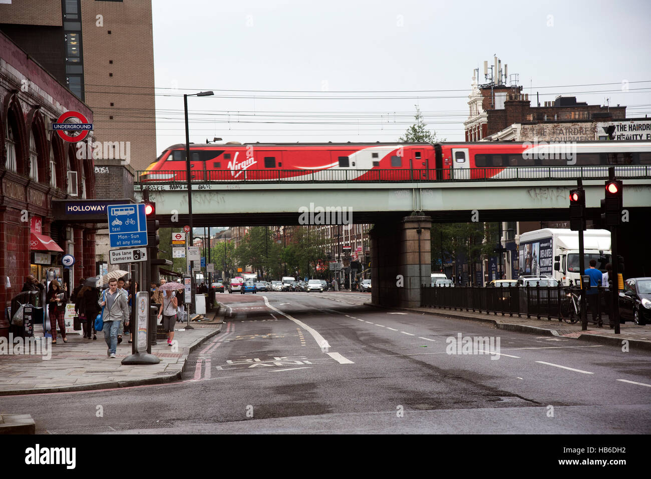 Holloway Road tube station ingresso treno vergine Foto Stock