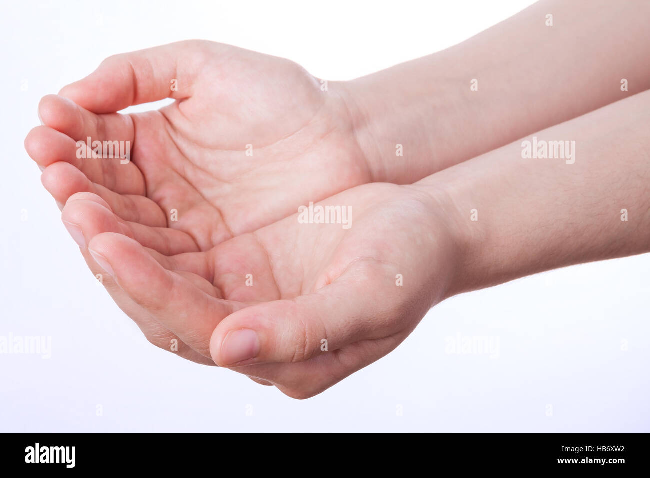 Aprire le mani, chiudere insieme con i palmi rivolti verso l'alto. concetto per carità, ricezione dando, azienda, elemosinando, mostra. Foto Stock