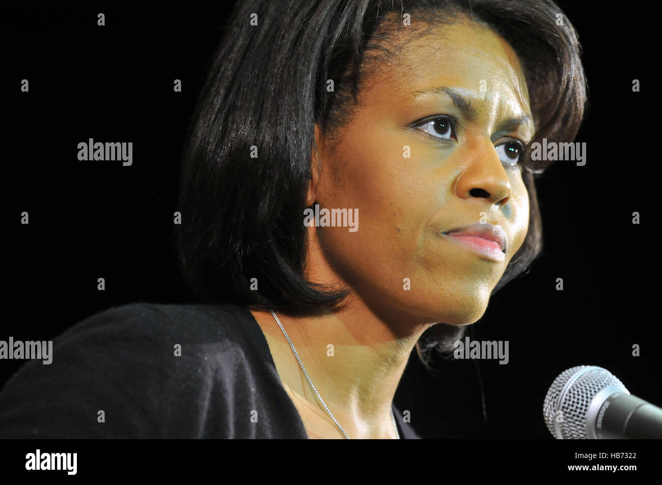 Michelle Obama parla in un rally a Abington Senior High School a Abington, PA 13 marzo 2008 . Foto Stock