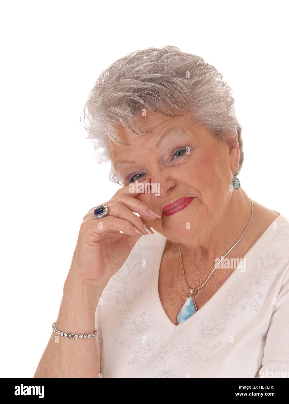Senior donna tenendo la mano sul suo viso. Foto Stock