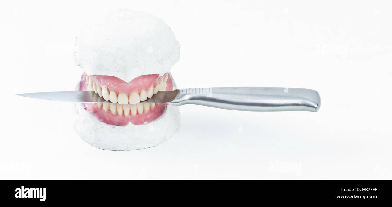 Cera di dentiera modello con un coltello Foto Stock