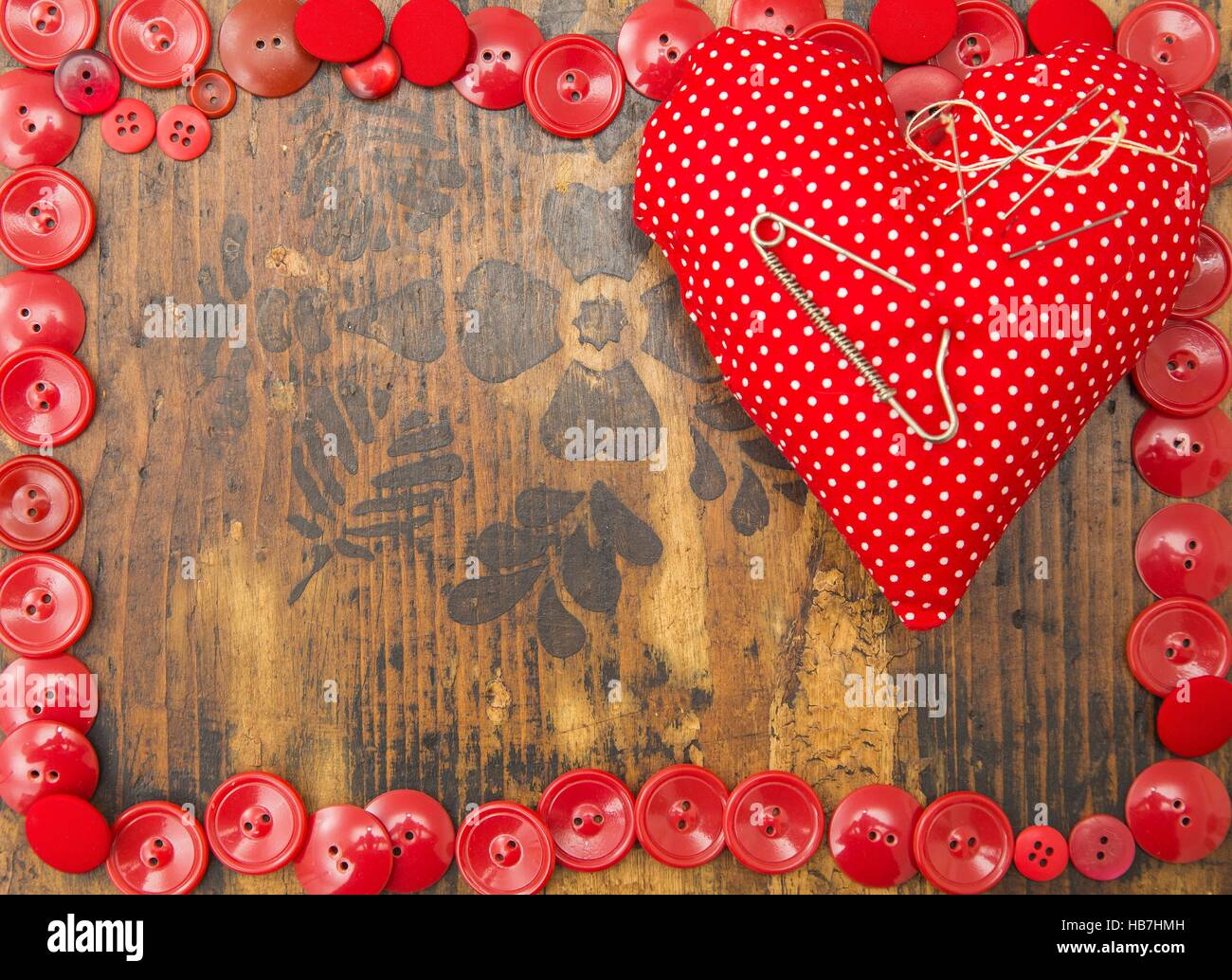 Cuore rosso Cuscino sagomato testo mancante nella copia di spazio. Foto Stock