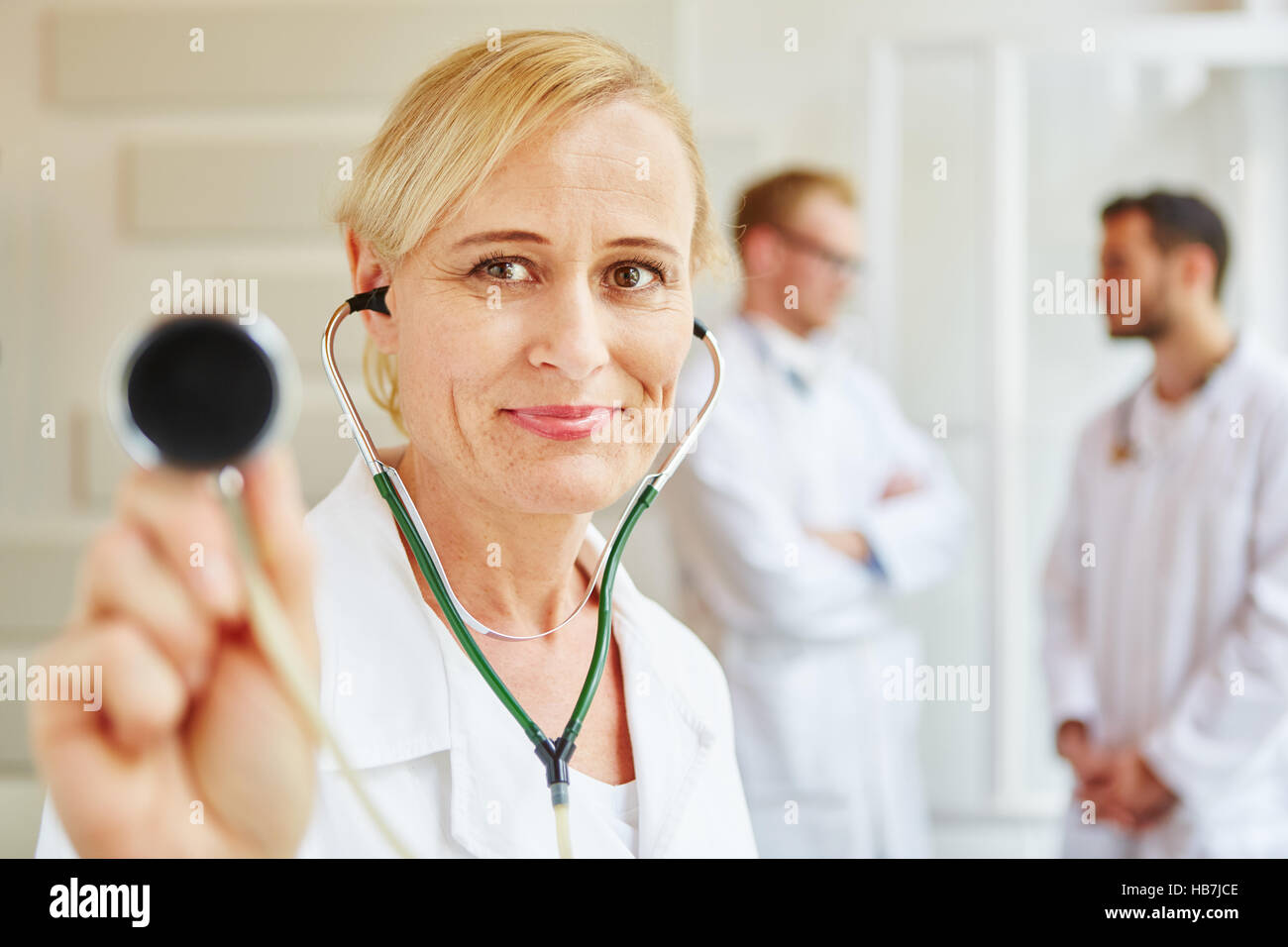 I medici in ospedale e medico con stetoscopio Foto Stock