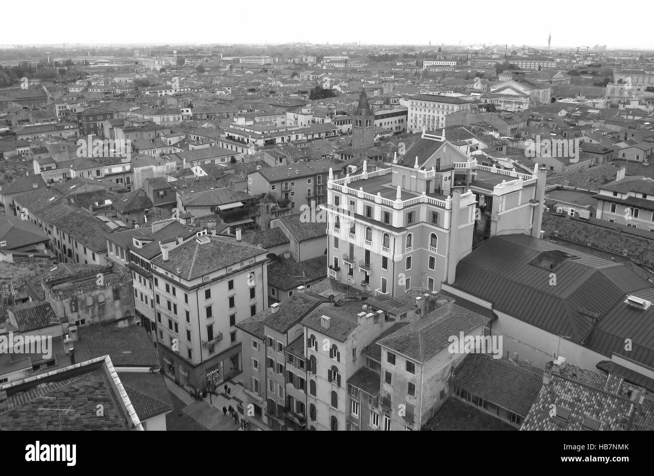 Immagine monotona, belle architetture della città vecchia di Verona in Italia settentrionale Foto Stock