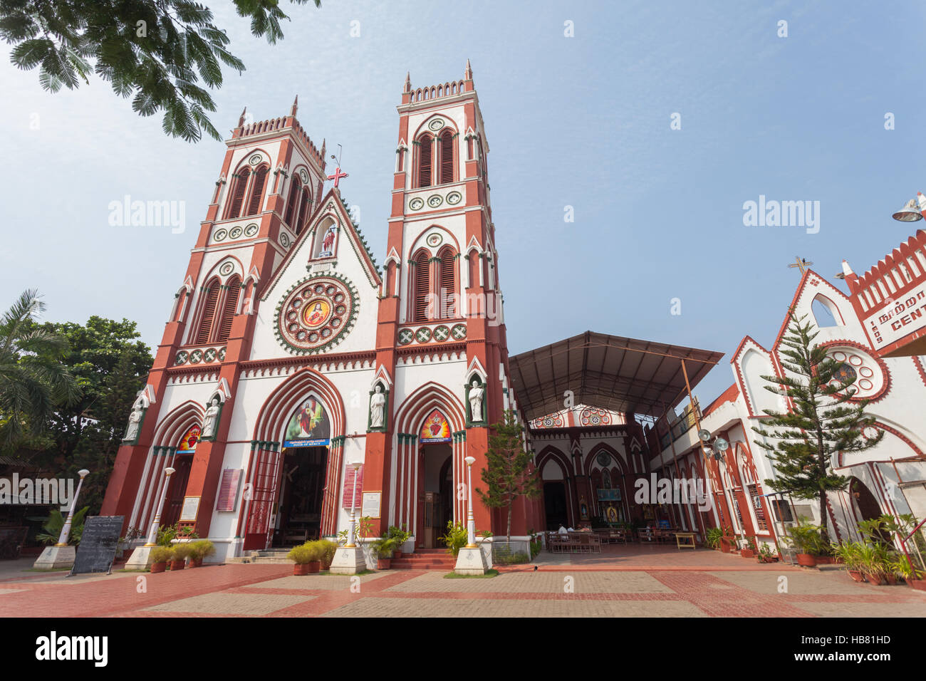 Basilica del Sacro Cuore di Gesù, Pondicherry, Tamil Nadu, India Foto Stock