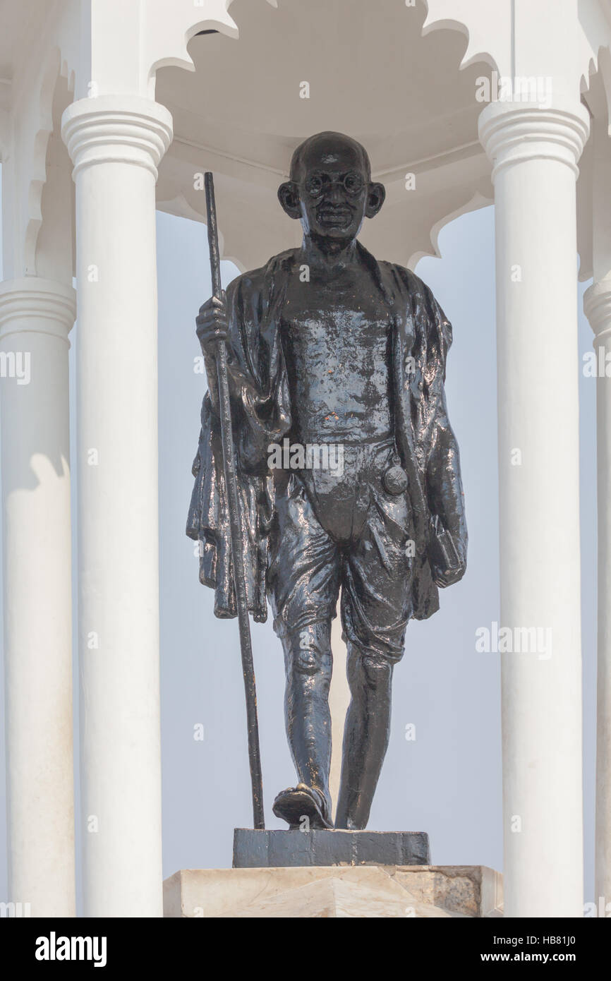 Memorial statua di Gandhi. su Goubert Avenue, Pondicherry, Tamil Nadu, India Foto Stock