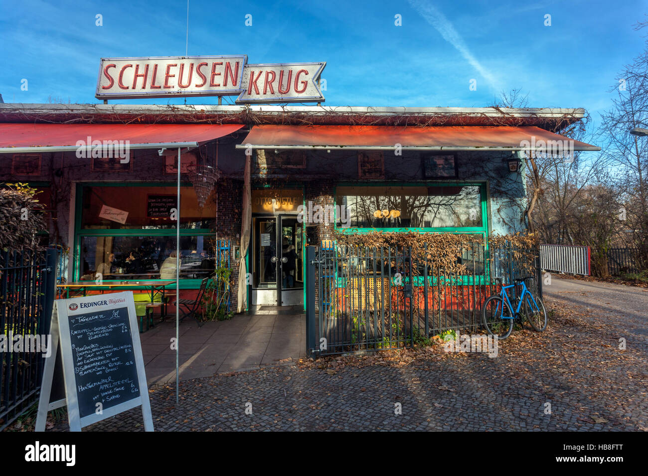 Ristorante Schleusenkrug situato vicino allo zoo di Berlino in Germania Foto Stock