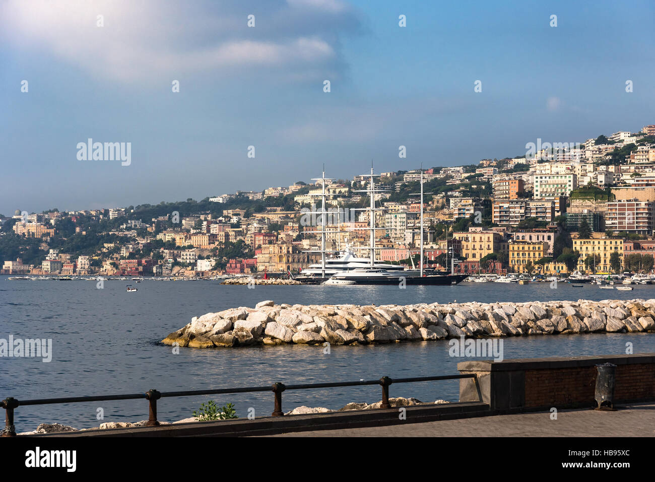 Vista del litorale nella città di Napoli, campania, Italy Foto Stock