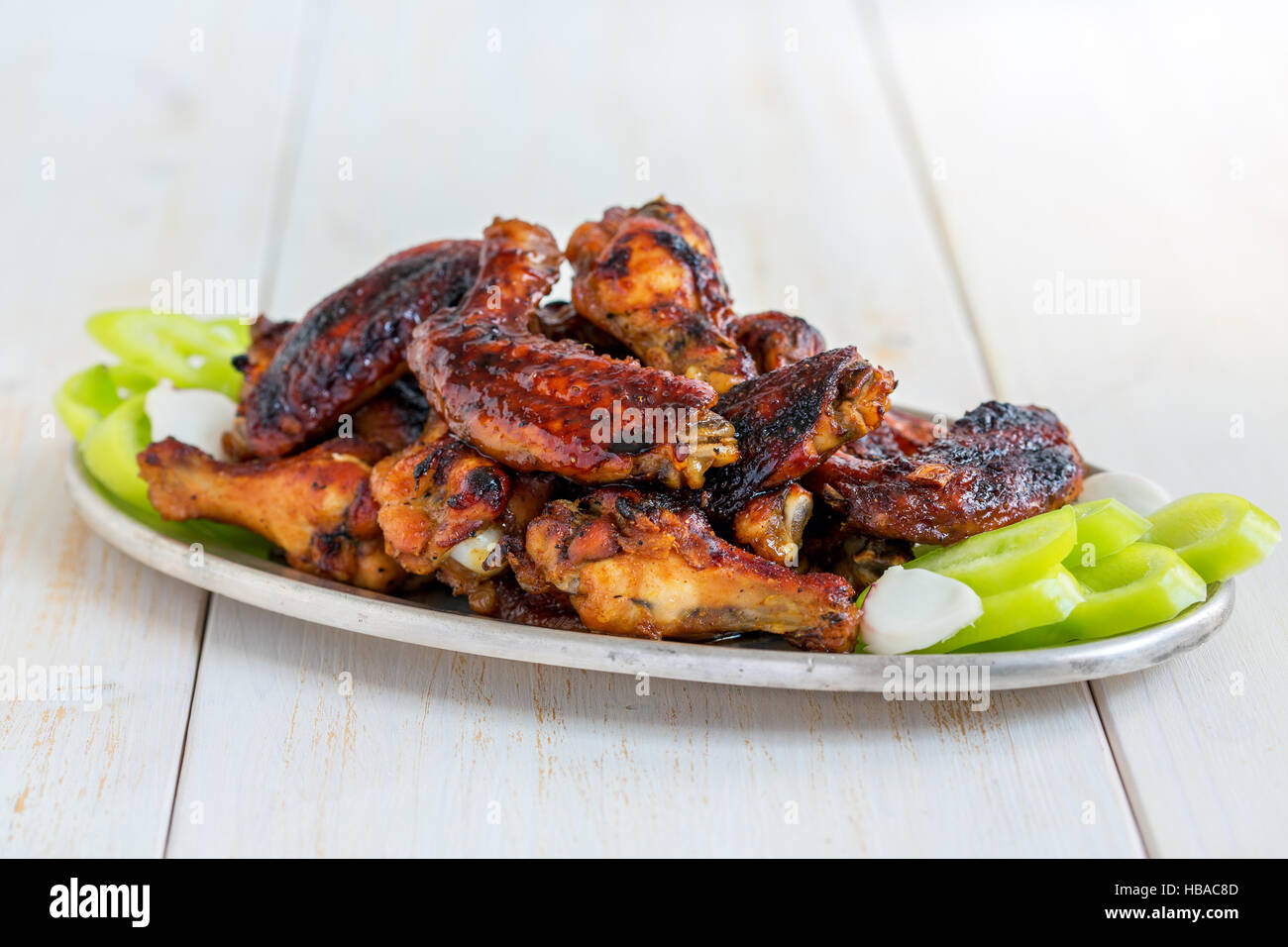 Cotto al forno ali di pollo con il miele e lo zenzero. Foto Stock