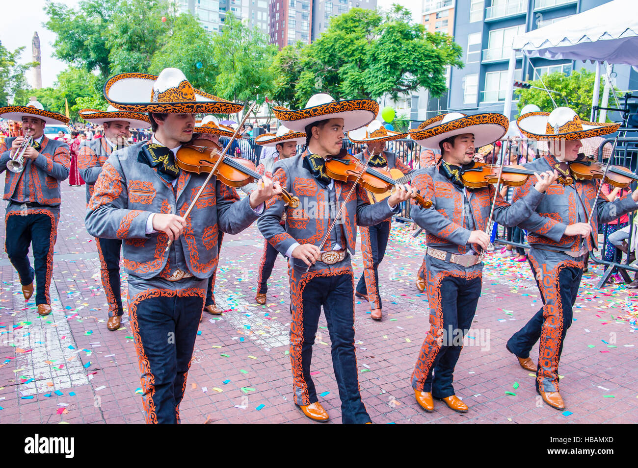 I partecipanti in una sfilata in occasione del XXIII International Mariachi & Charros festival a Guadalajara in Messico Foto Stock