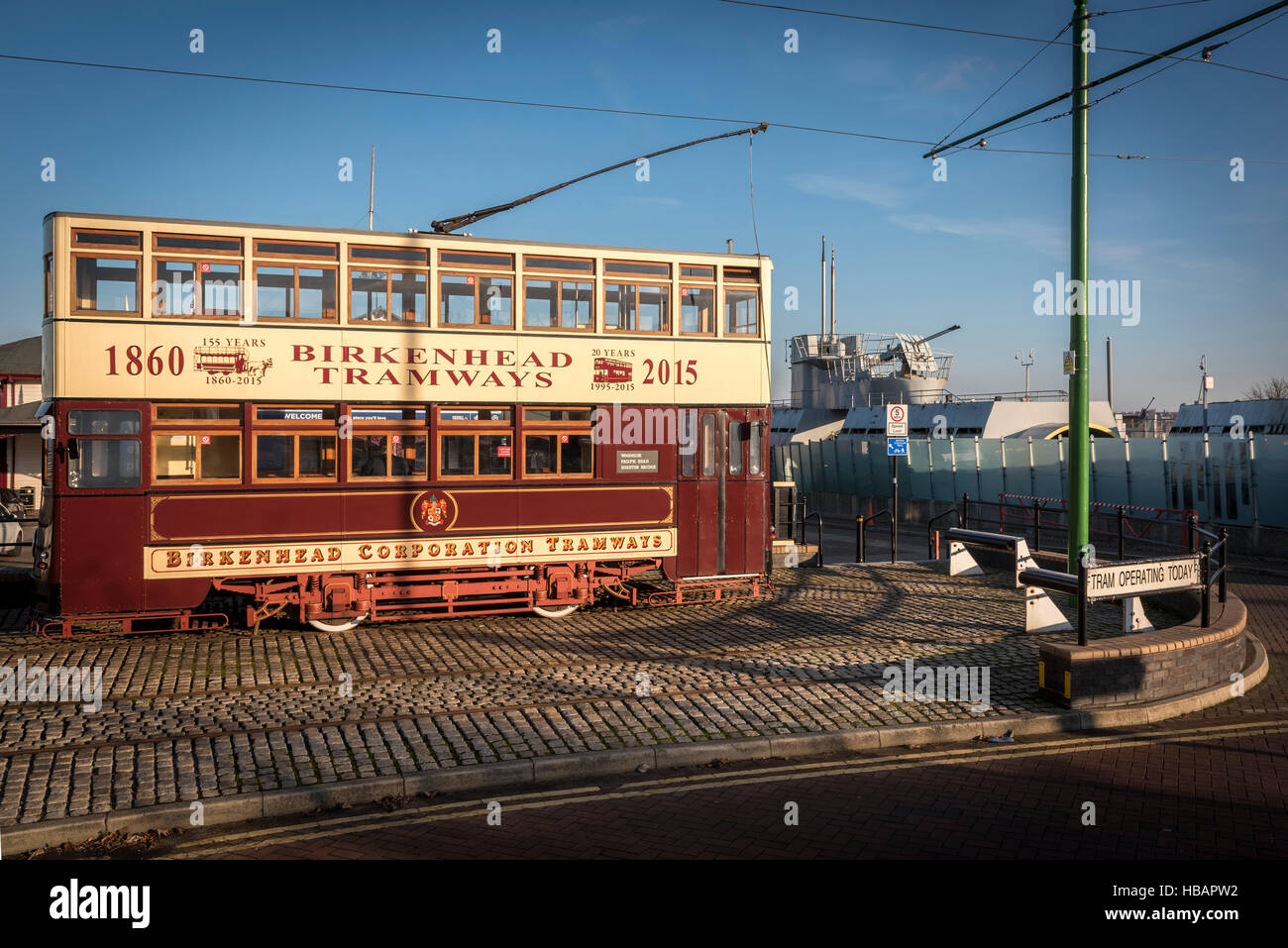 Ripristinato Birkenhead Corporation tram a Woodside Ferry Terminal. Wirral. Merseyside. Il nord ovest dell'Inghilterra. Foto Stock Ripristinato Birkenhead Corporation tram a Woodside Ferry Terminal. Wirral. Merseyside. Il nord ovest dell'Inghilterra. Foto Stock
