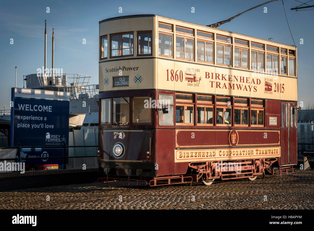 Ripristinato Birkenhead Corporation tram a Woodside Ferry Terminal. Wirral. Merseyside. Il nord ovest dell'Inghilterra. Foto Stock Ripristinato Birkenhead Corporation tram a Woodside Ferry Terminal. Wirral. Merseyside. Il nord ovest dell'Inghilterra. Foto Stock