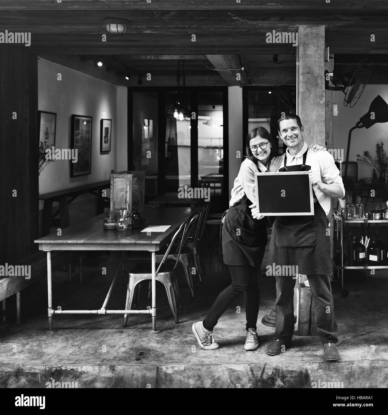 Giovane Barista coffee shop service ristorante Concept Foto Stock