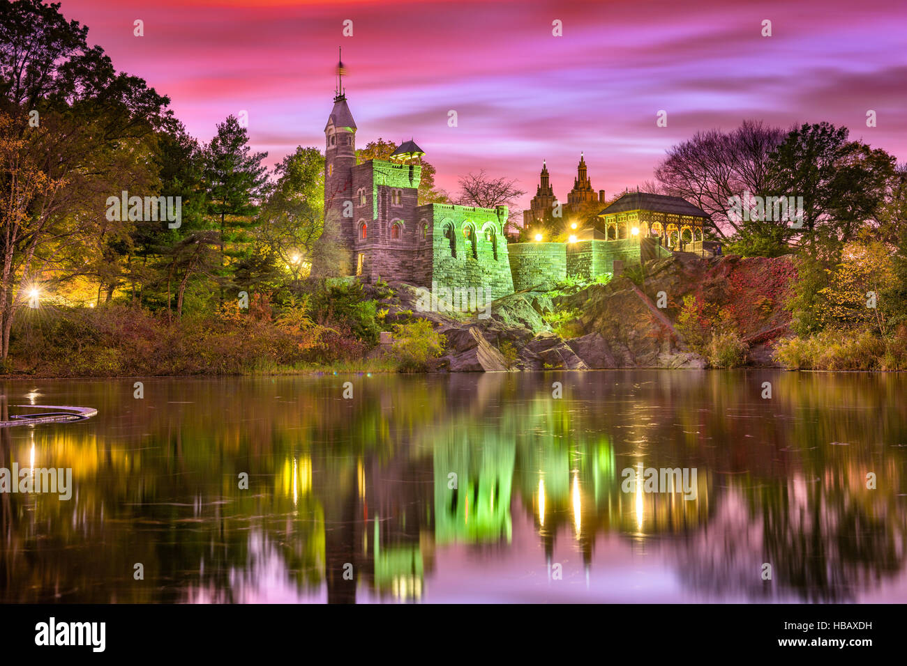 Il Central Park di New York City a Castello Belvedere durante un autunno al crepuscolo. Foto Stock