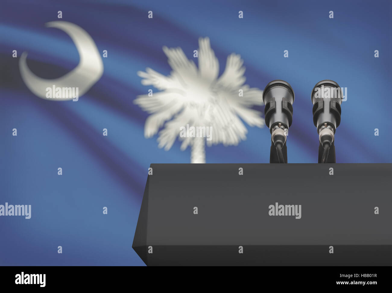 Pulpito e due microfoni con noi bandiera di stato sullo sfondo - Carolina del Sud Foto Stock