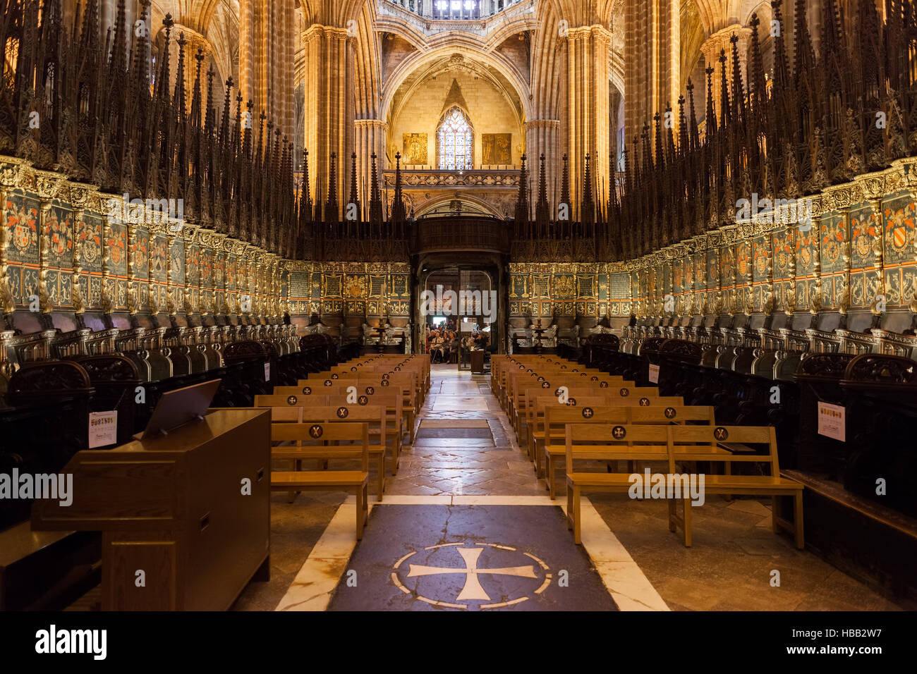 Spagna, Barcellona, Cattedrale di Santa Croce e di Santa Eulalia interno, panchine e posti a sedere presso il coro Foto Stock