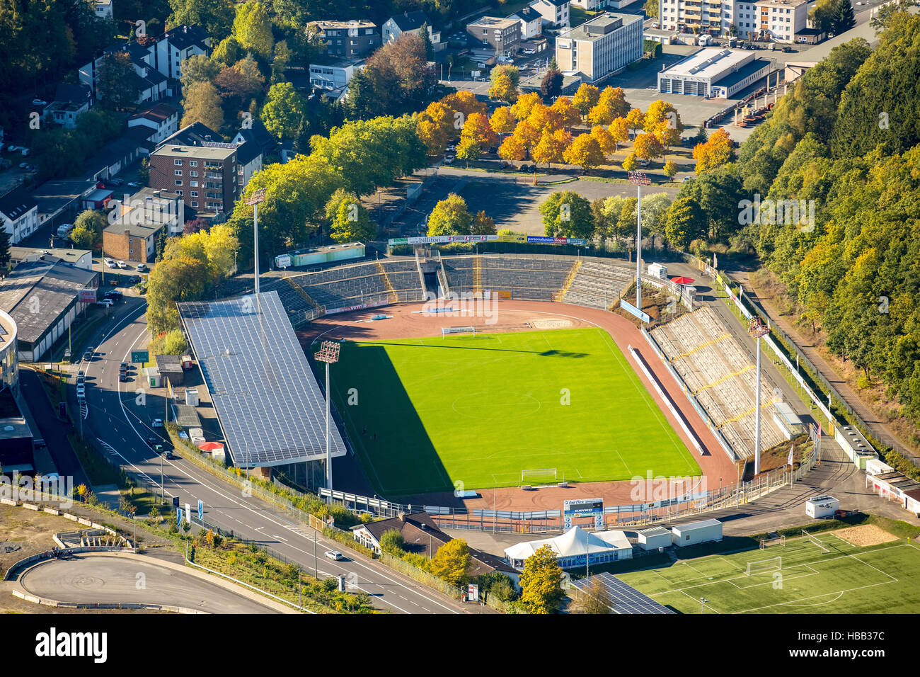 Vista aerea, Leimbachstadion, lo stadio di calcio, atletica stadium, Siegen, Siegerland, RENANIA DEL NORD-VESTFALIA, Germania, Europa Foto Stock