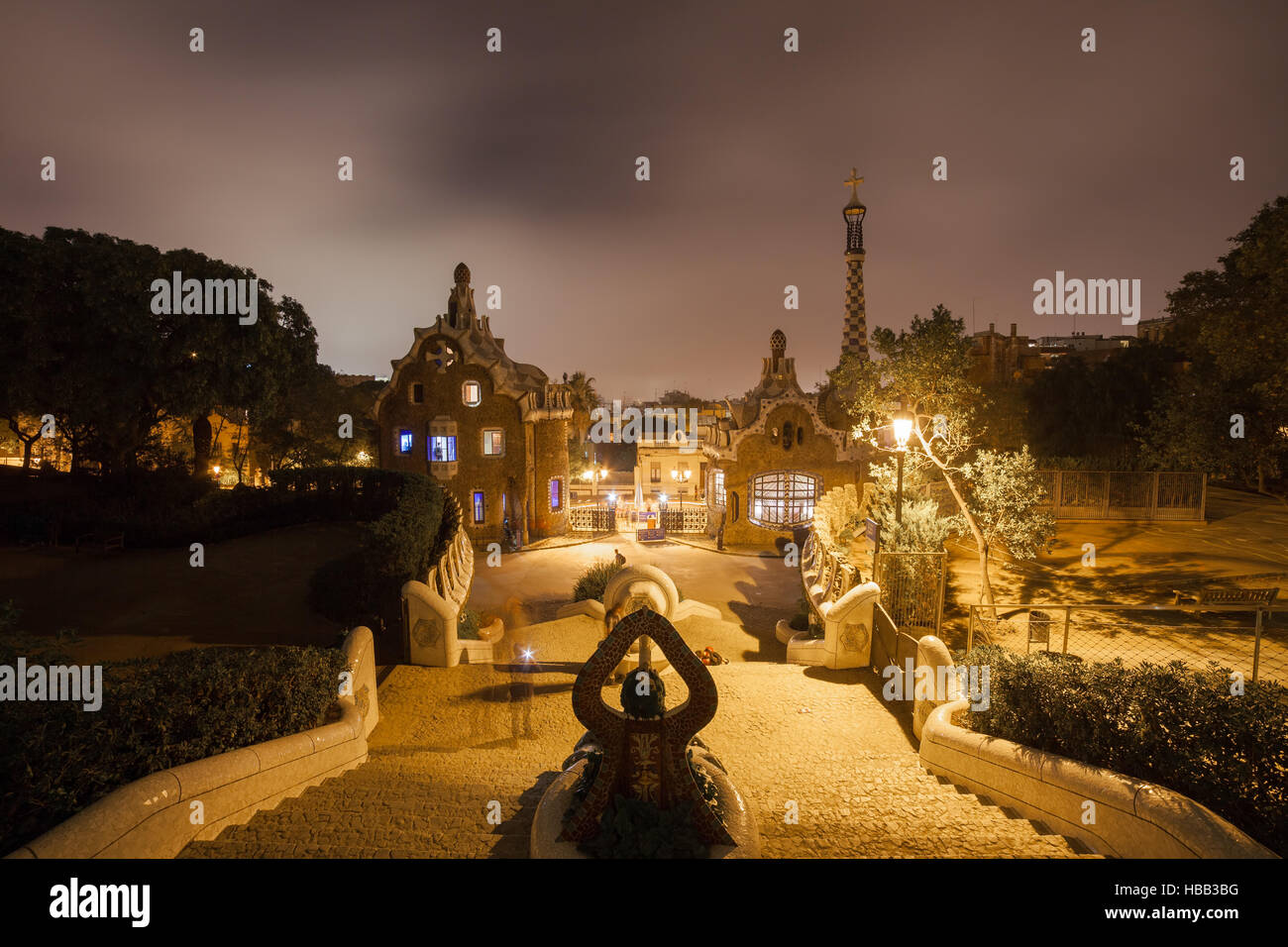 Parco Guell nella città di Barcellona durante la notte in Catalogna, Spagna Foto Stock