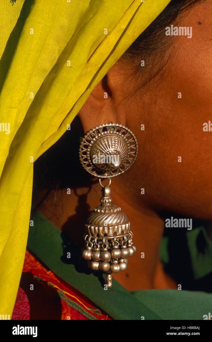 Inde. Il Rajasthan. Regione de Ghanerao. Boucle d'oreille. Bijoux. // India. Il Rajasthan. Regione Ghanerao. Orecchini. Gioiello. Foto Stock