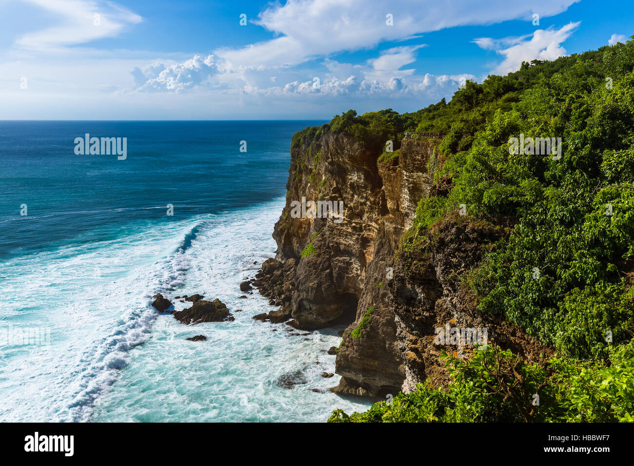 Costa vicino tempio Uluwatu di Bali Indonesia Foto Stock