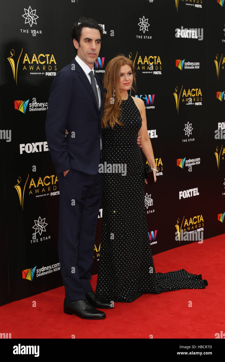 Sydney, Australia. 7 dicembre 2016. Nella foto: sacha baron cohen e Isla Fisher. Celebrità, award nominees e figure dell'industria frequentare il sesto AACTA (Australian Accademia di Cinema e Televisione arti) premi a stella, Pyrmont per celebrare l'eccellenza dello schermo. Credito: Credito: Richard Milnes/Alamy Live News Foto Stock