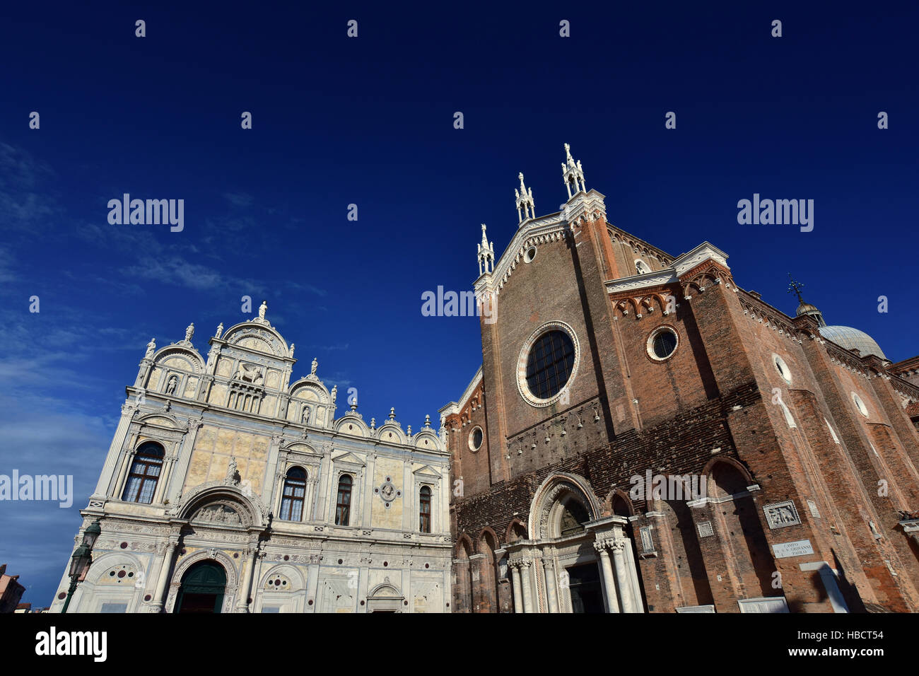 Rinascimentale Scuola Grande di San Marco con medievale dei Santi Giovanni e Paolo Basilica a Venezia Foto Stock