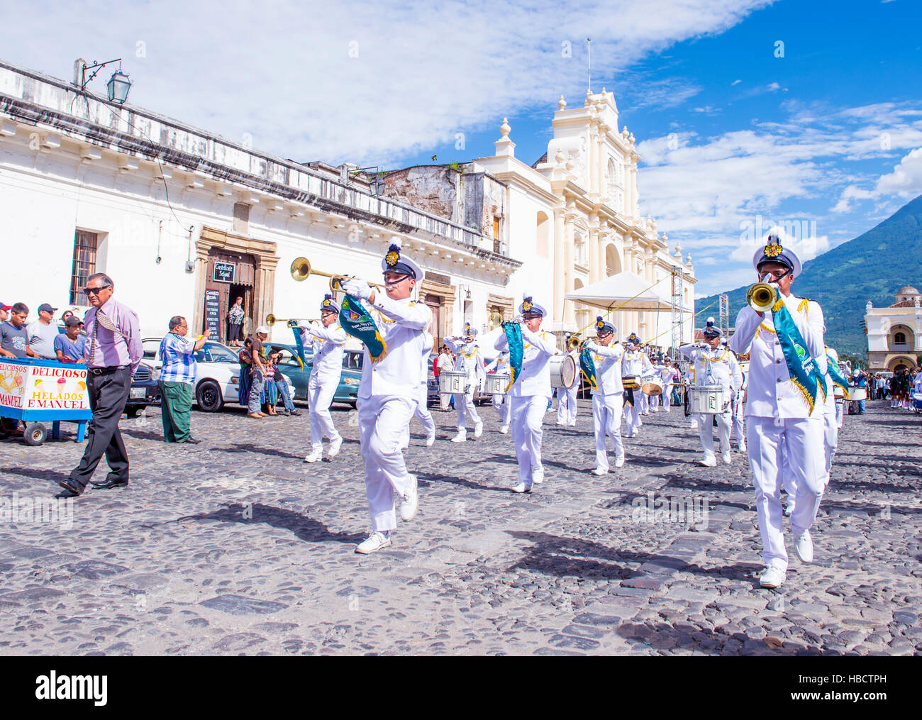 Il Santo Patrono di Antigua processione annuale in Antigua Guatemala. Ogni anno Antigua di turno per onorare il proprio patrono San Giacomo. Foto Stock