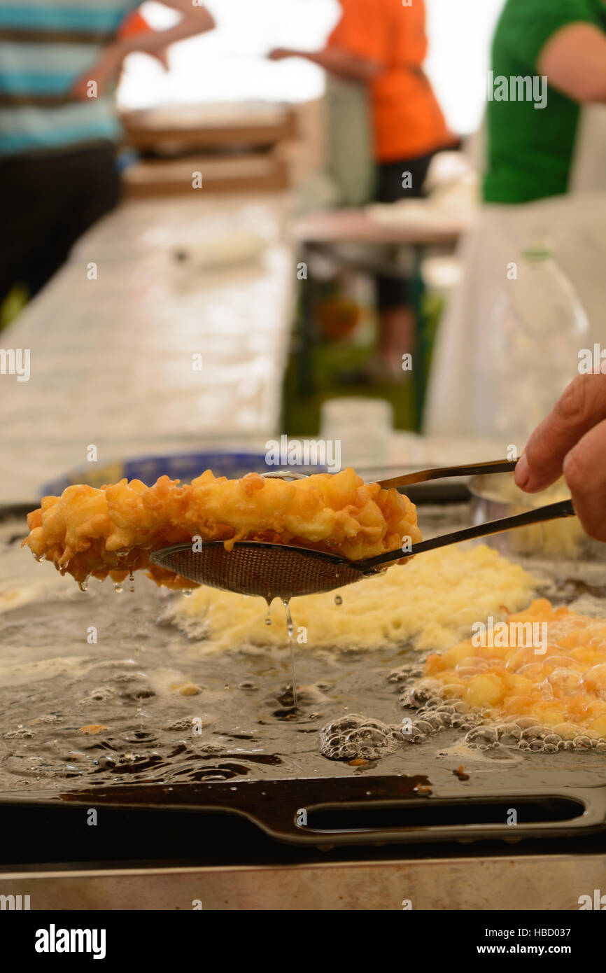 Cerchio ciambelle vengono cotte al forno - frittelle speciali Foto Stock