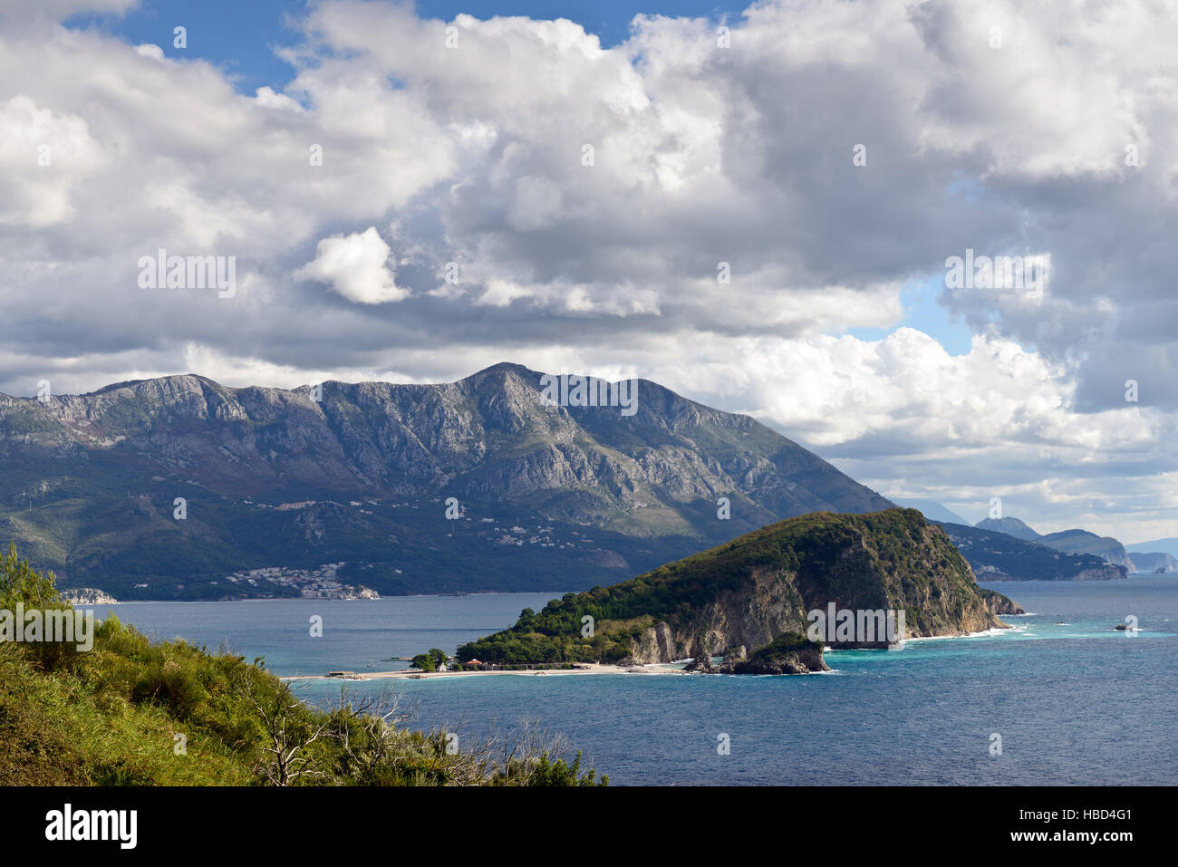 La baia di Budva paesaggio, Montenegro, l'Europa. Foto Stock