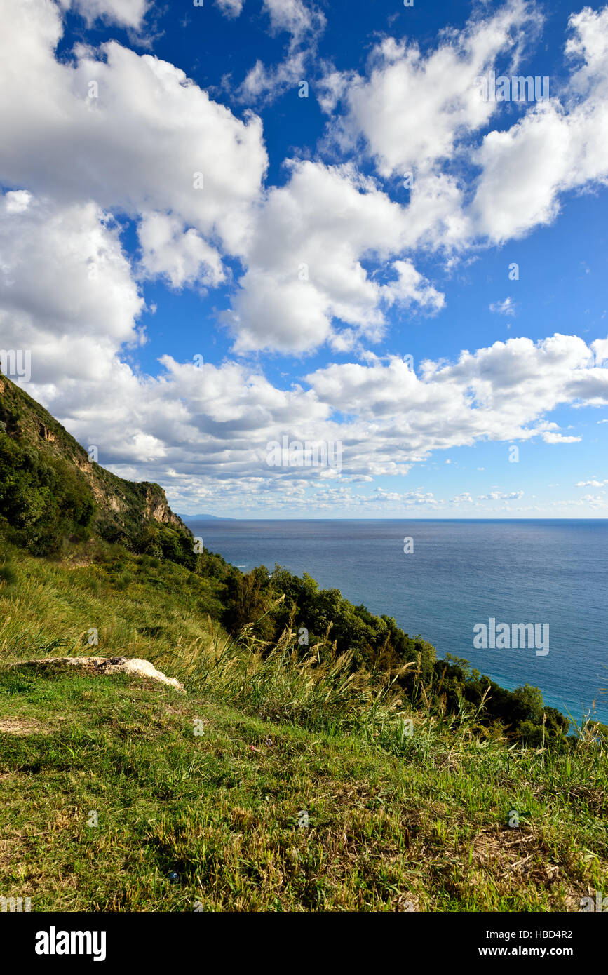 Mediterraneo mare Adriatico il paesaggio nei pressi di Budva, Montenegro, l'Europa. Foto Stock