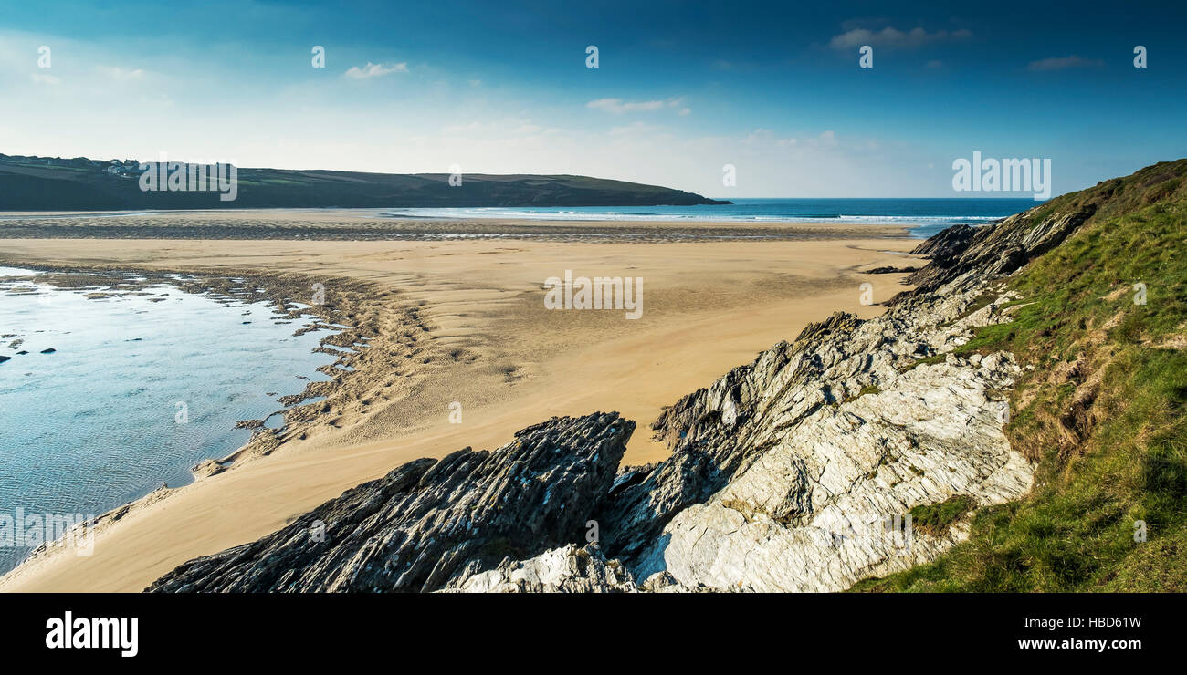 Una vista panoramica del premiato Crantock Beach presso la foce del fiume Gannell estuario;, Newquay Cornwall. Foto Stock
