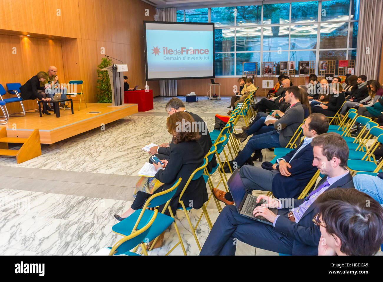 Parigi, Francia, grande folla di persone, Inside AIDS Science Conference, CRIPS, Ile de France Sans Sida, incontro di formazione medica, informazioni sulle riunioni della comunità, parlare in pubblico, persone pandemiche, Scienza di Parigi Foto Stock