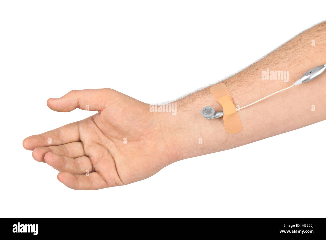 Mano con gli auricolari come medico di infusione IV Foto Stock