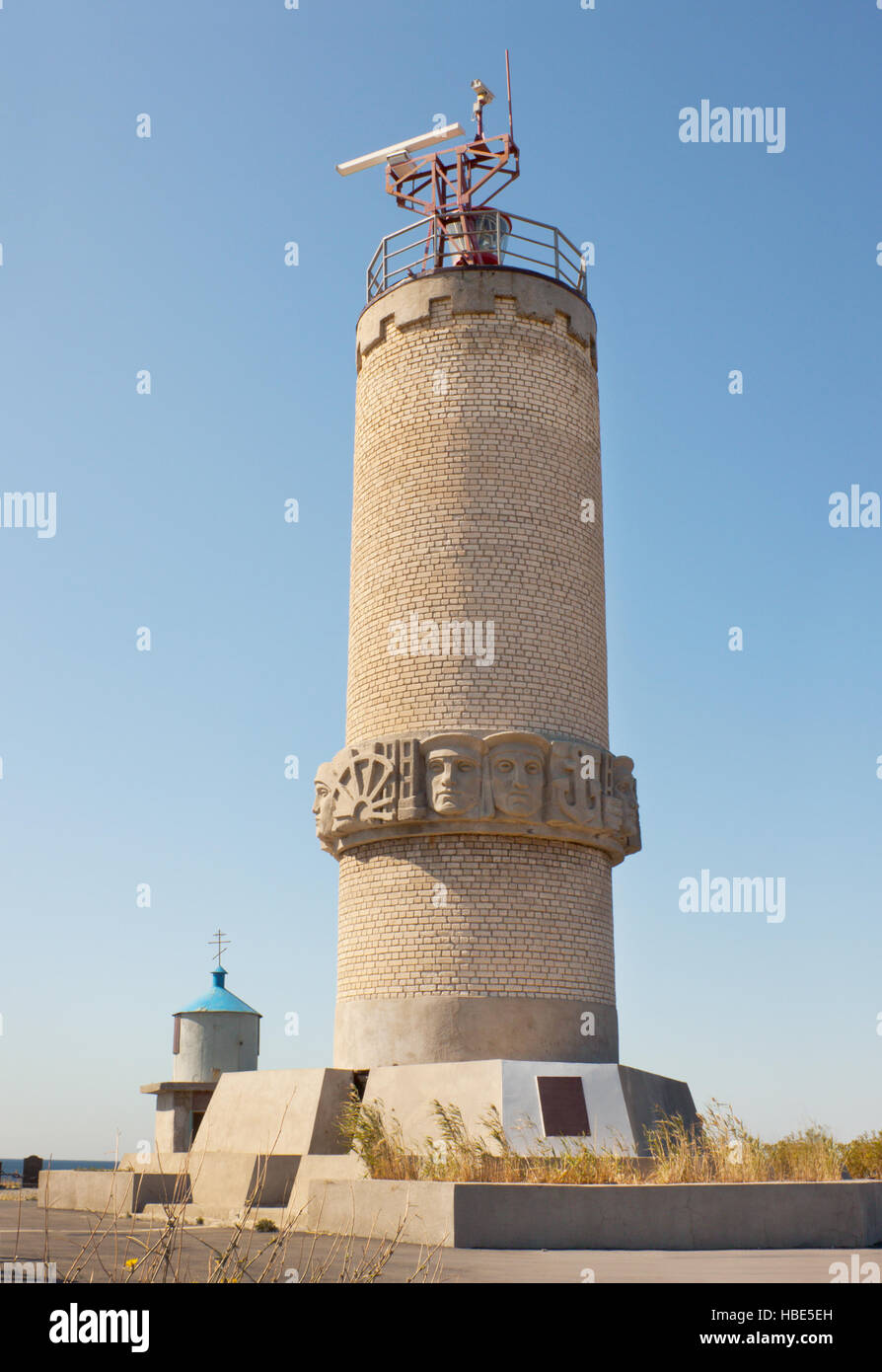 Il faro-un monumento su una montagna Foto Stock