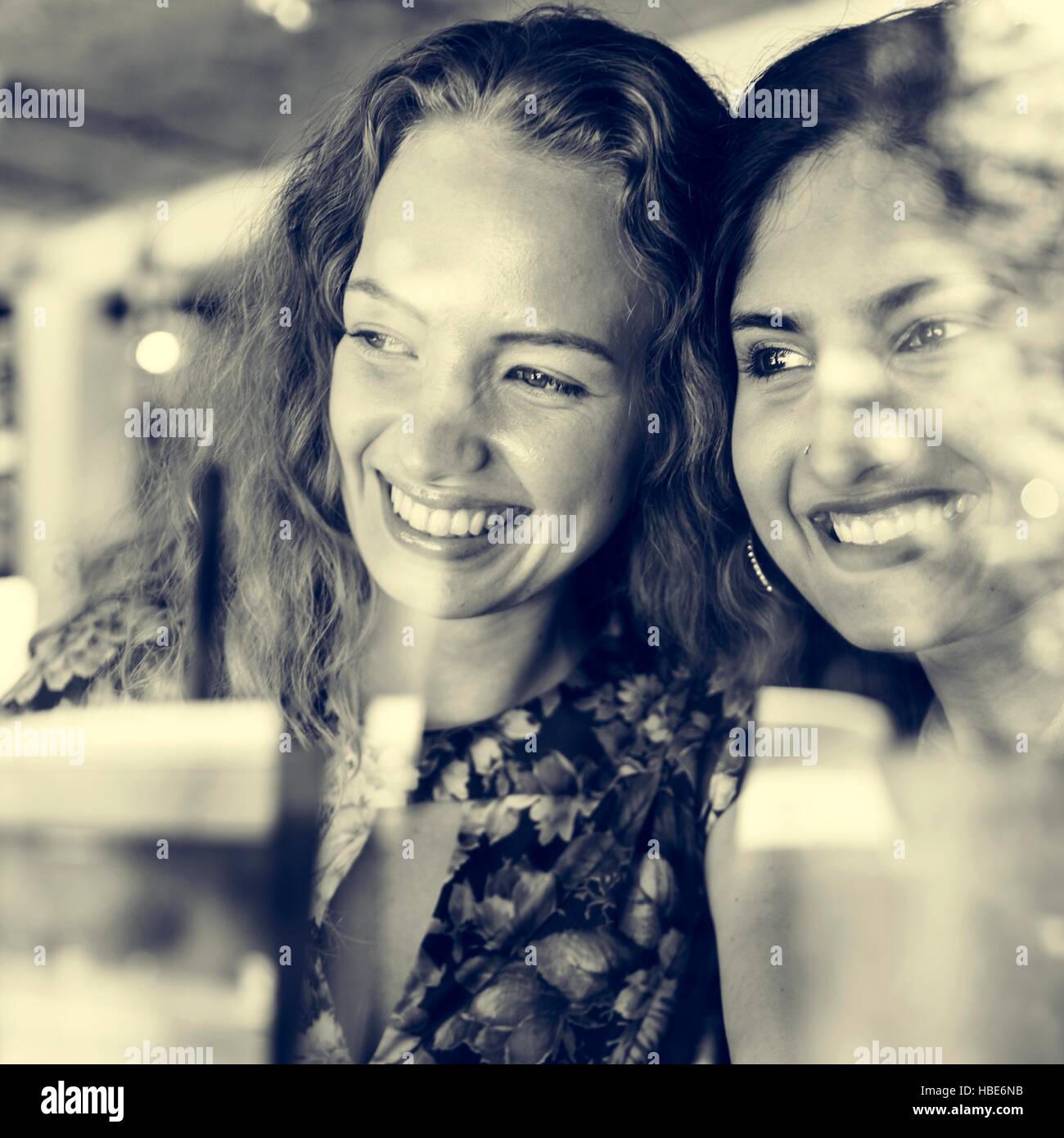 Donne comunicazione insieme felice concetto Foto Stock